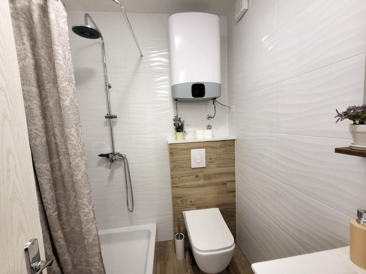 Mali Apartman U Centru Makarska Exterior foto